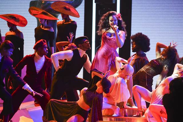 Rihanna Didakwa Hamil Selepas Kemunculannya Di Grammys 2018